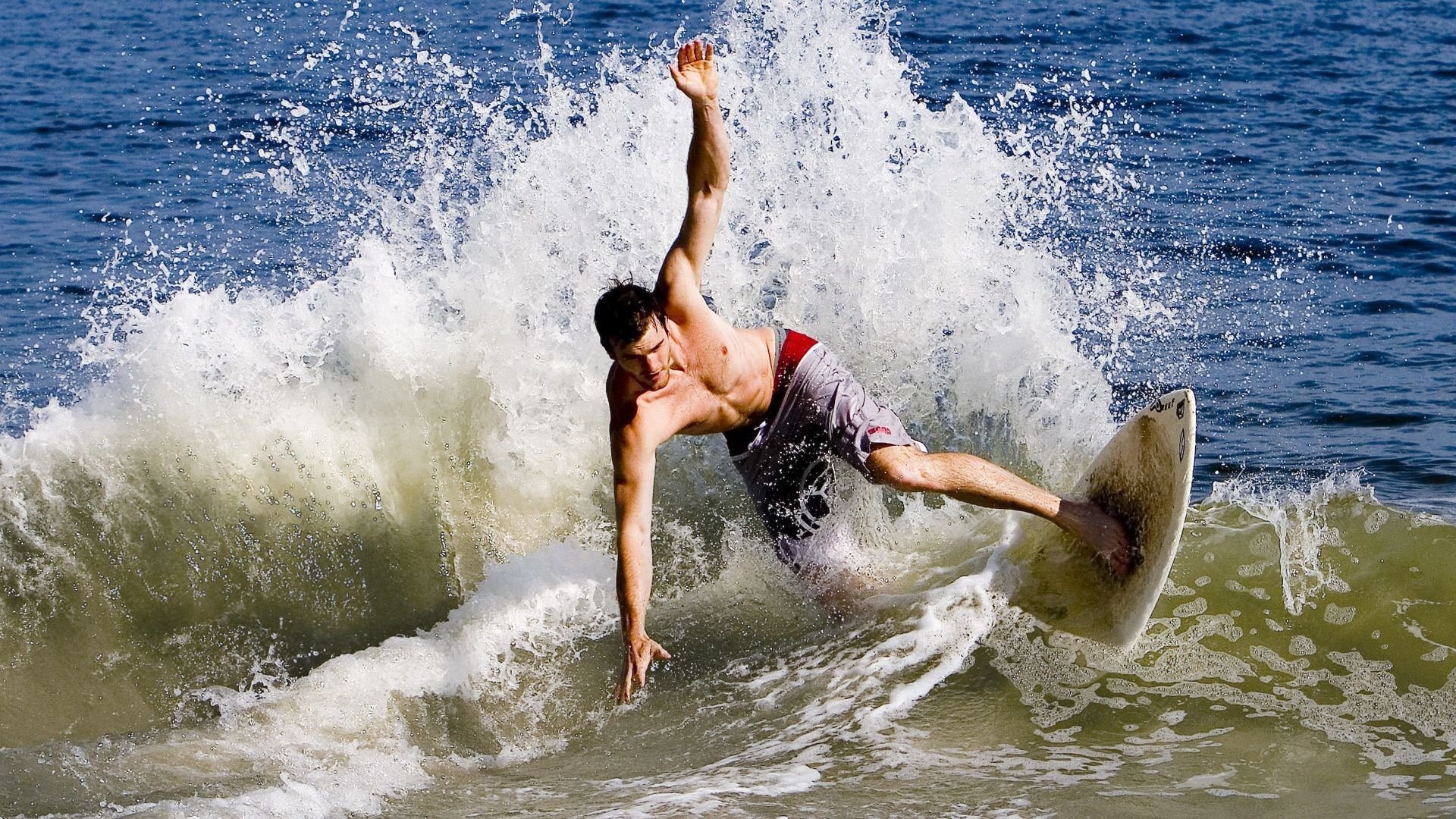 黄鸭振翅破纪录，丹麦童话再续写—欧洲杯赛场上的双重奇迹